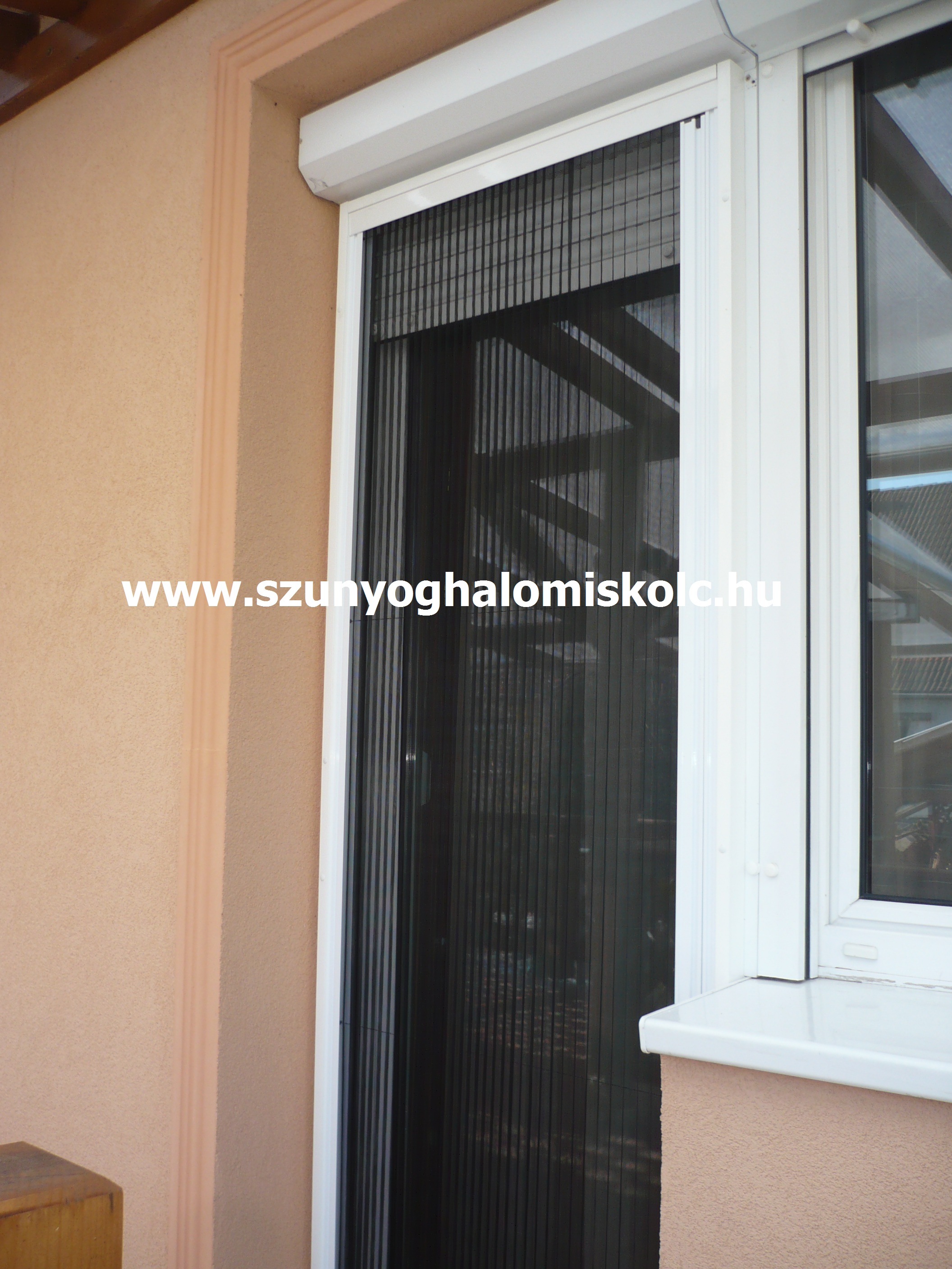 Plissz� sz�nyogh�l� ajt� Miskolc - referencia 1