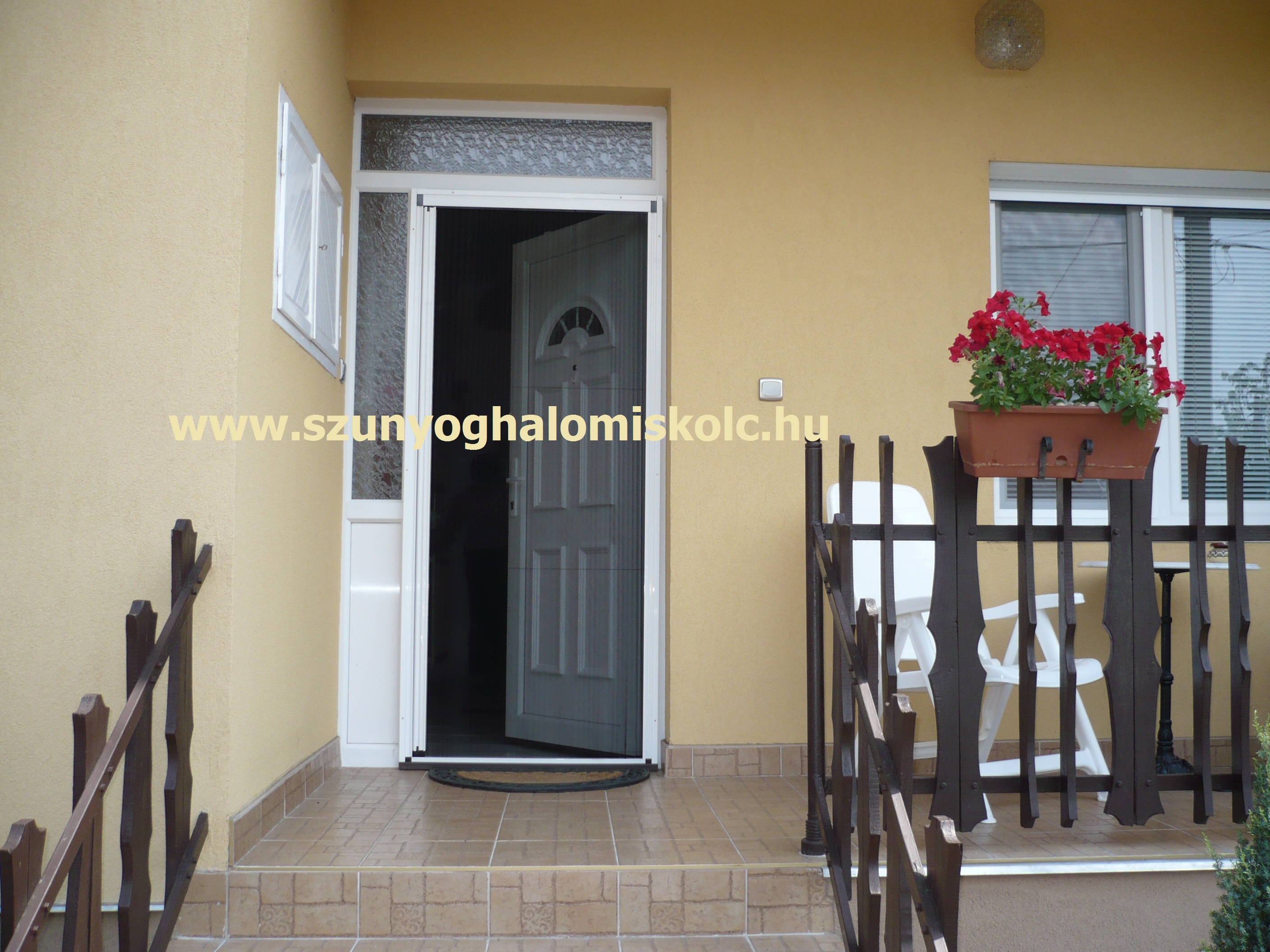 Plissz� sz�nyogh�l� ajt� Miskolc - referencia 6